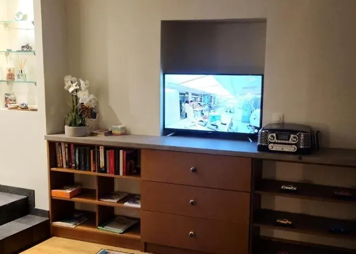 Highly Recommended Apartment Steps From The Lake