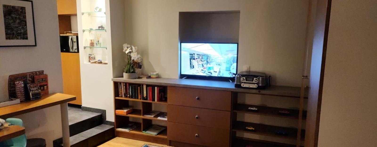 Highly Recommended Steps From The Apartment